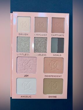 Kenia Ontiveros Beauty Glow and Go Kit - Pink